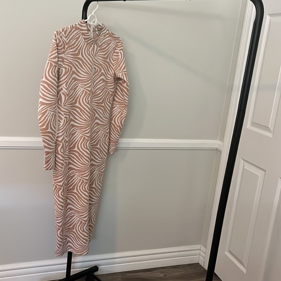 Zebra Print Long Sleeve Midi Dress
TED BAKER LONDON.Great condition. - Picture 4 of 6